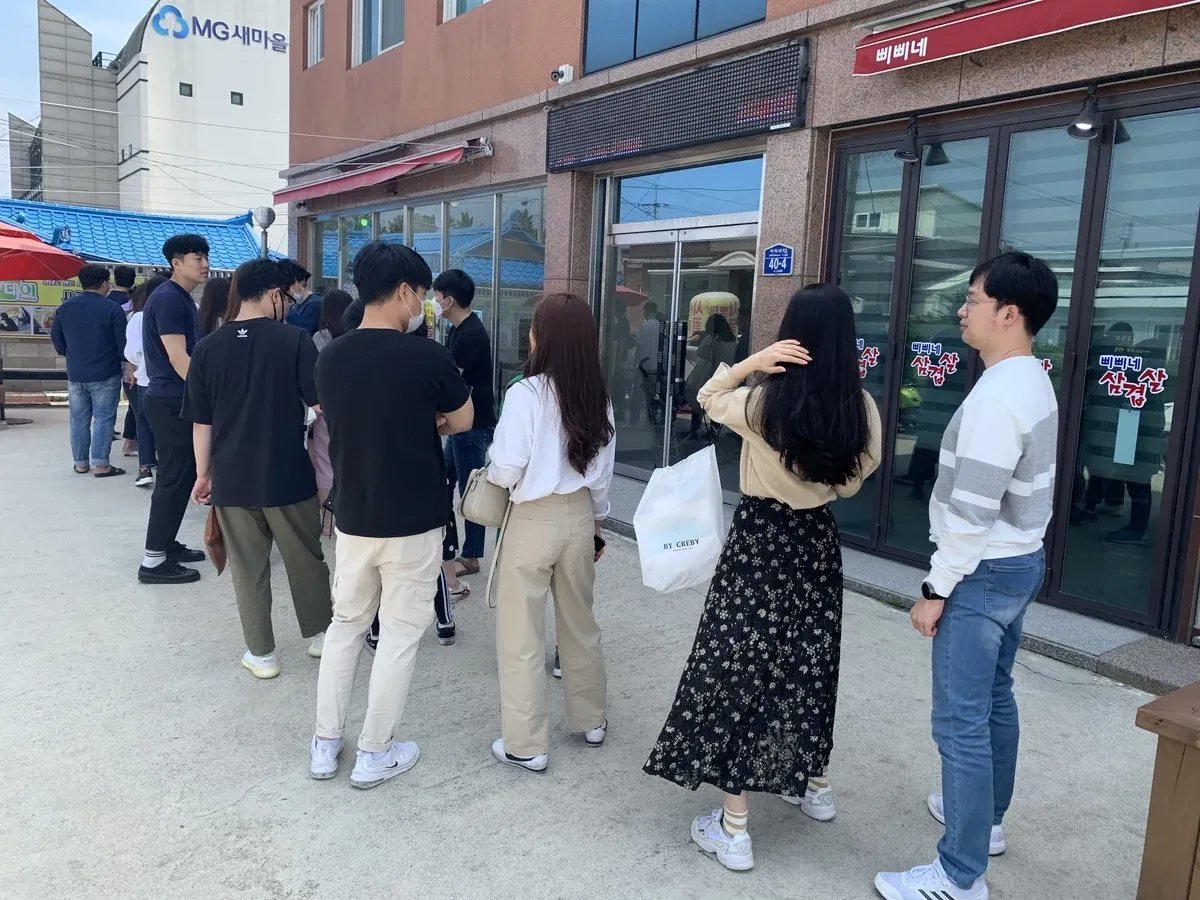 Crowd waiting in line outside a popular trendy restaurant in Korea