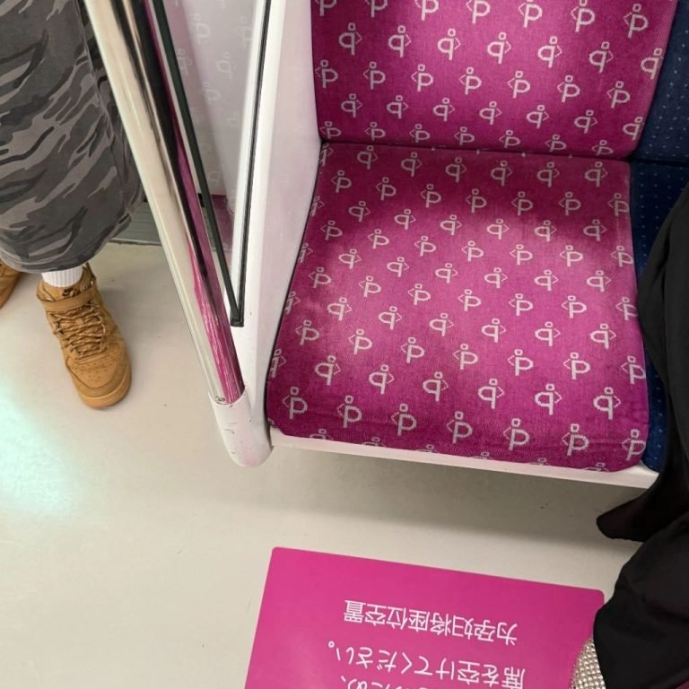 Dedicated pink priority seat and floor sign for pregnant passengers on the Seoul subway