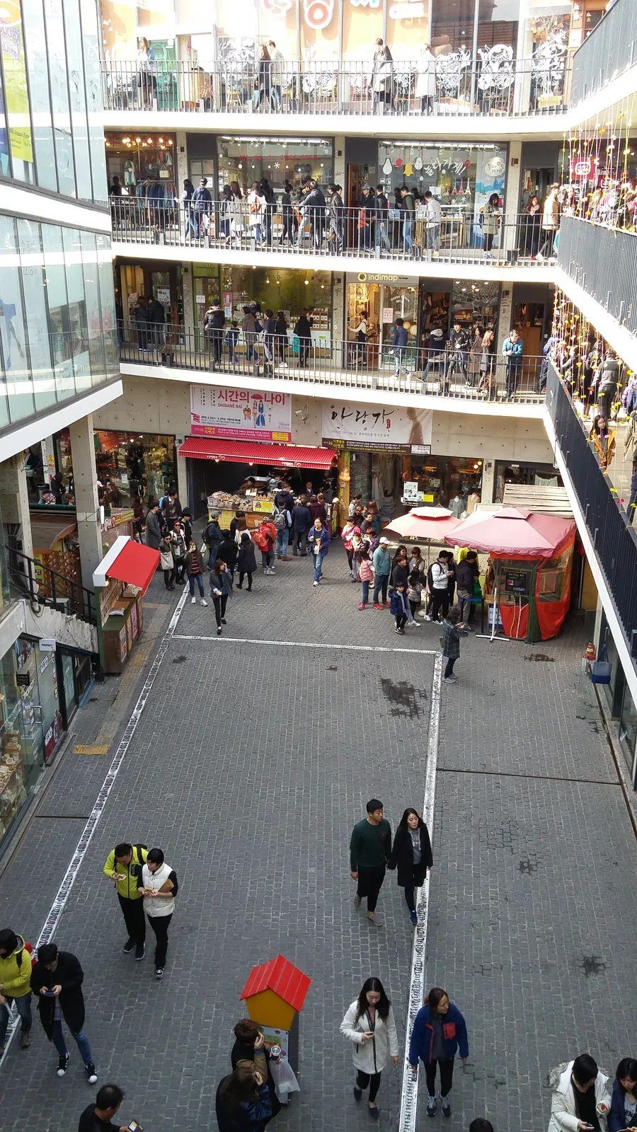 The sloping multi-floor courtyard inside Ssamzigil in Insadong.